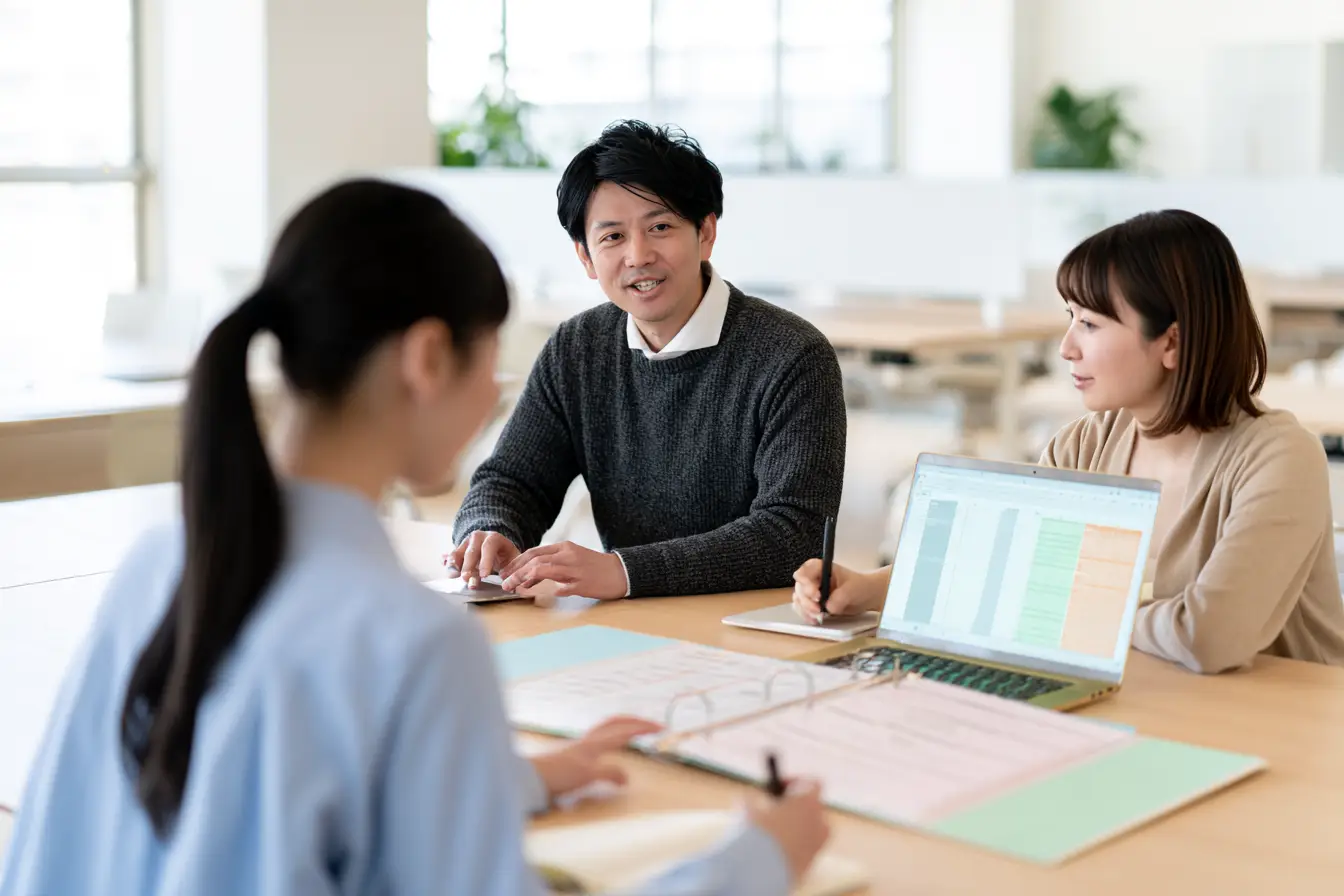 https://www.shutterstock.com/ja/image-photo/human-resource-recruit-staff-hiring-hr-2600992877?trackingId=59e64ec3-8e28-4dea-a9a0-7e867ff332dd&listId=searchResults