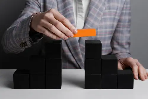 https://www.shutterstock.com/ja/image-photo/businesswoman-building-bridge-colorful-blocks-table-2147540307?trackingId=82115ee8-7060-4f9f-b643-4b3167b0c175&listId=searchResults