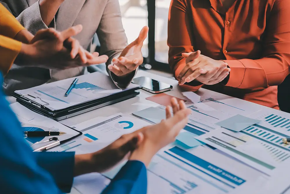 https://www.shutterstock.com/ja/image-photo/success-audience-applause-business-meeting-work-2600948717?trackingId=f5585da1-ddf6-4fc8-8ddd-ecb81de65b84&listId=searchResults