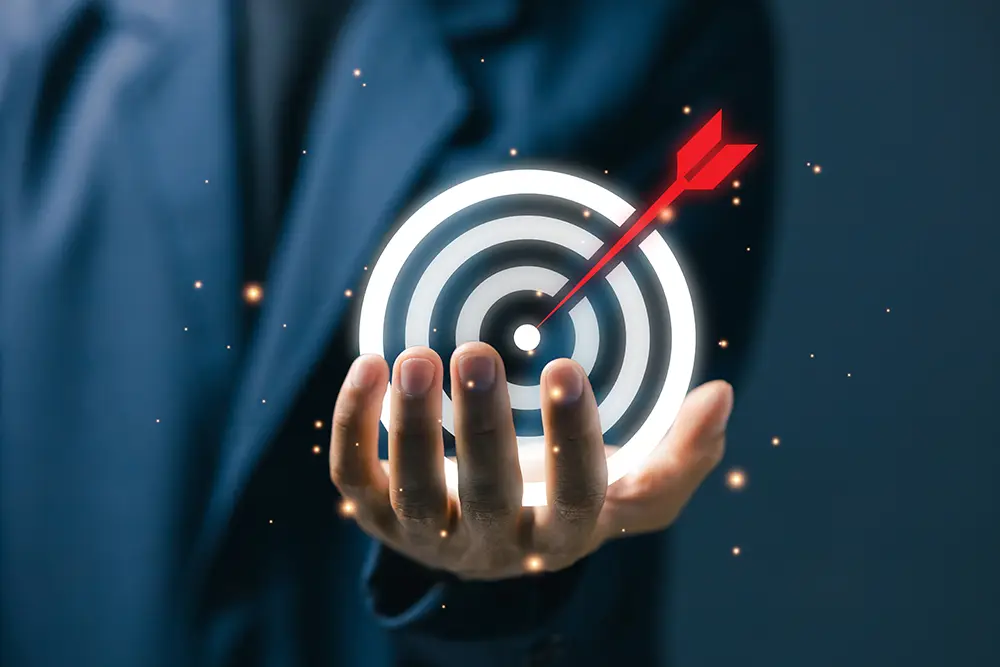 https://www.shutterstock.com/ja/image-photo/businessman-holding-glowing-target-red-arrow-2695684281?trackingId=57b3a52d-813c-4f1f-8fad-ec3f90394005&listId=searchResults