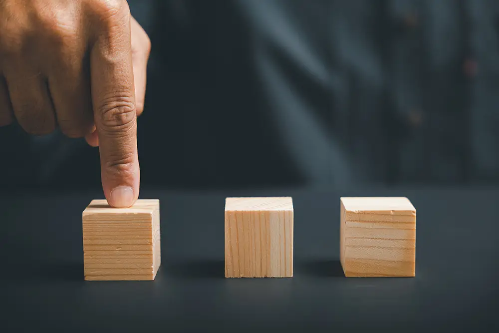 https://www.shutterstock.com/ja/image-photo/man-hand-makes-pose-sign-gesture-2734929945?trackingId=7838b759-60a1-4b10-9099-b0b0398fcb76&listId=searchResults
