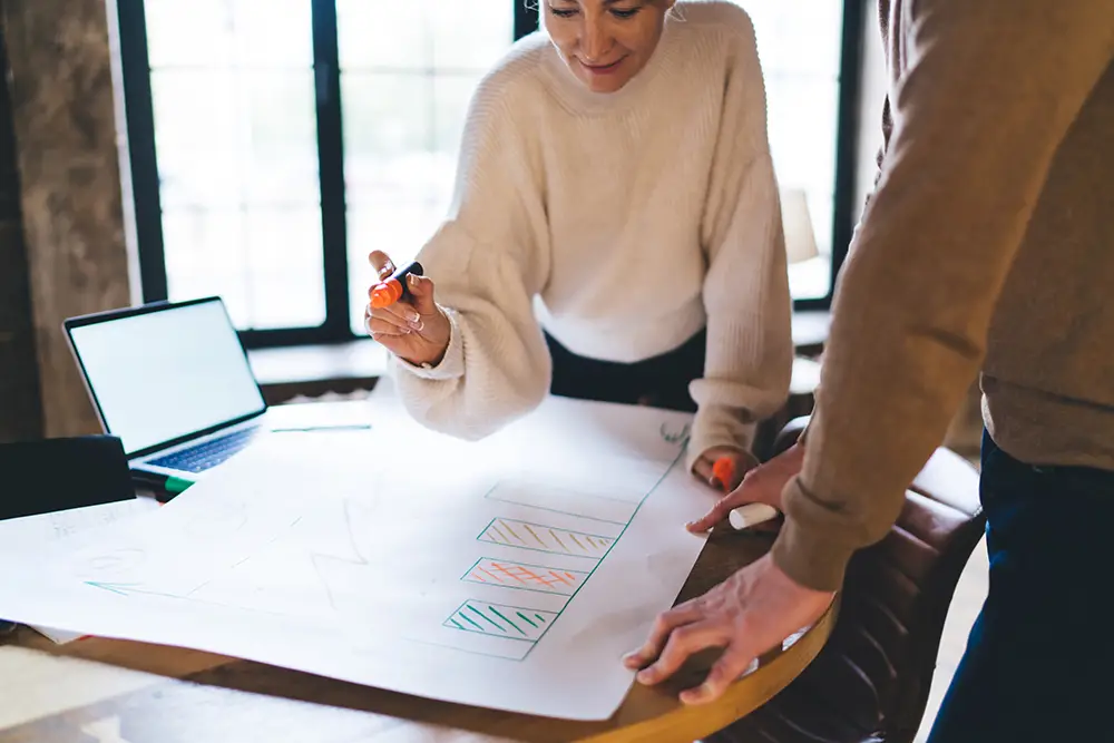 https://www.shutterstock.com/ja/image-photo/female-freelancer-explains-business-model-drawn-2681826001?trackingId=c32943bf-4881-41cb-8aa3-57e5c6503d43&listId=searchResults