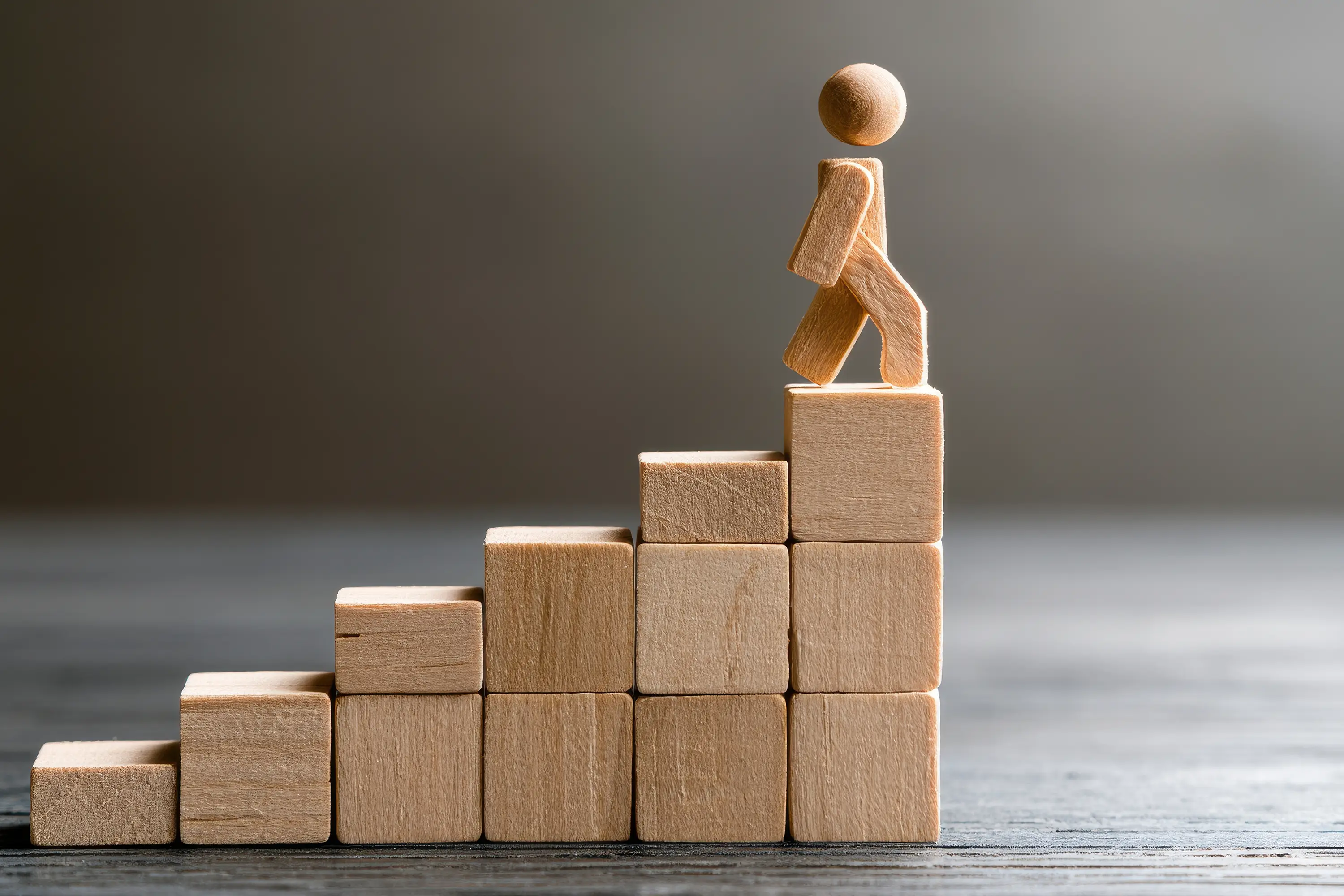 https://www.shutterstock.com/ja/image-photo/wooden-mannequin-reaches-peak-block-structure-2785395561?trackingId=2ae96610-d2da-4ed9-a761-62ffa9b15309&listId=searchResults