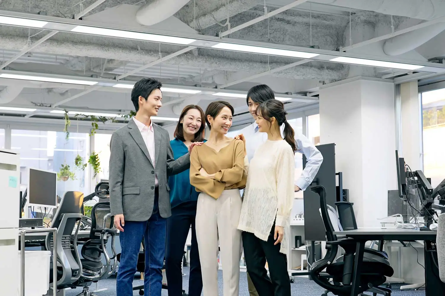 https://www.shutterstock.com/ja/image-photo/men-women-having-meeting-conference-training-2588952473?trackingId=292deff9-49e2-44de-871c-3dfef29cd03d&listId=searchResults