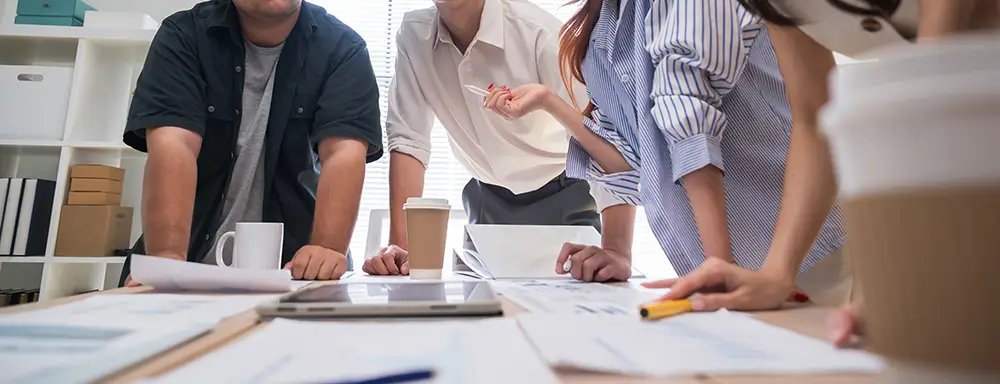 https://www.shutterstock.com/ja/image-photo/group-professionals-analyzing-data-charts-during-2672653207?trackingId=4af7c03e-e4b3-4d57-8ef4-eaa3ff85bed9&listId=searchResults