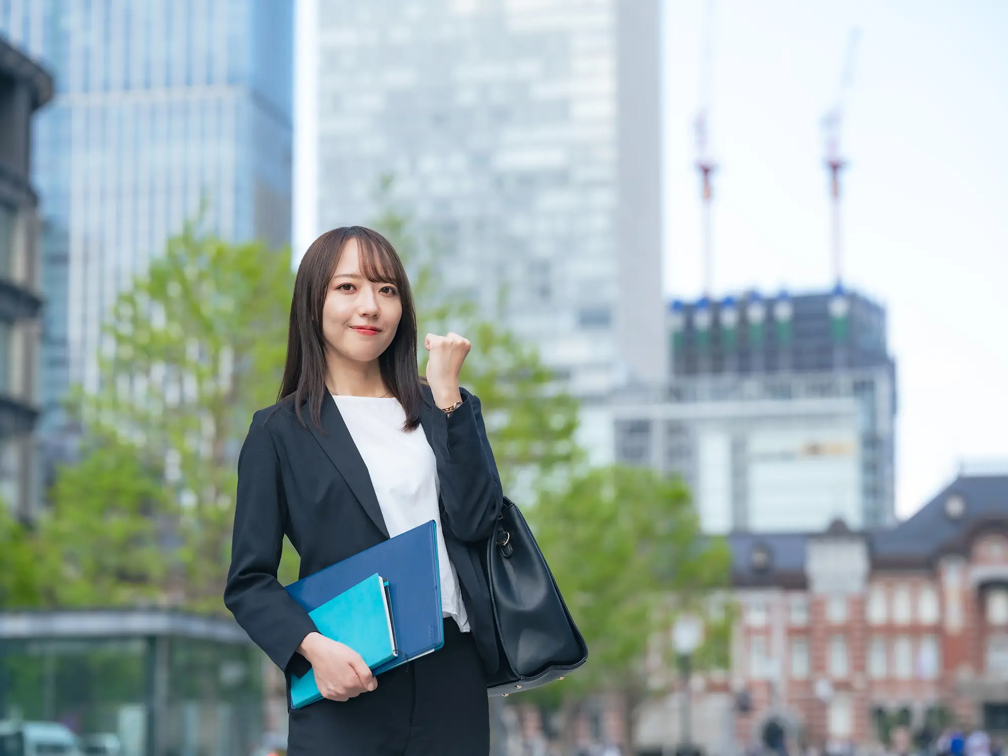 https://www.shutterstock.com/ja/image-photo/female-businesswoman-showing-fist-pump-on-2477579455?trackingId=12250c66-7972-43b3-96af-c69fb1ed82c5&listId=searchResults