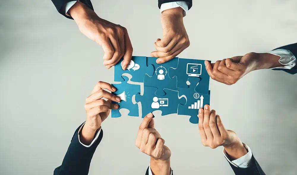 https://www.shutterstock.com/ja/image-photo/diverse-group-hands-work-together-assemble-2624111385?trackingId=397ad4f9-7573-4781-b3ba-3b10bb98463f&listId=searchResults