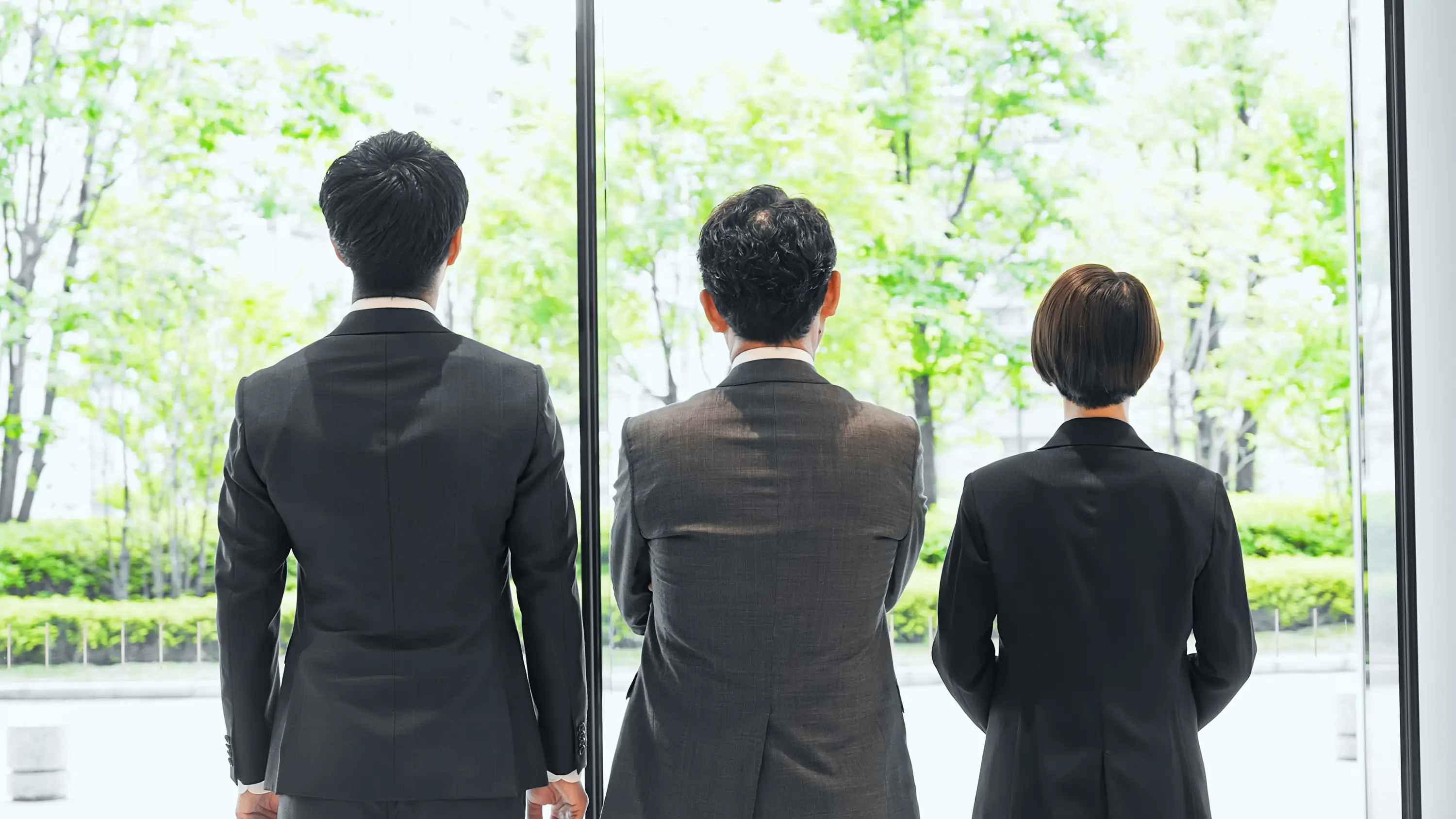 https://www.shutterstock.com/ja/image-photo/business-group-looking-out-office-2807690981?trackingId=0f4536f8-c3e7-4322-90e0-e4fe45cff494&listId=searchResults