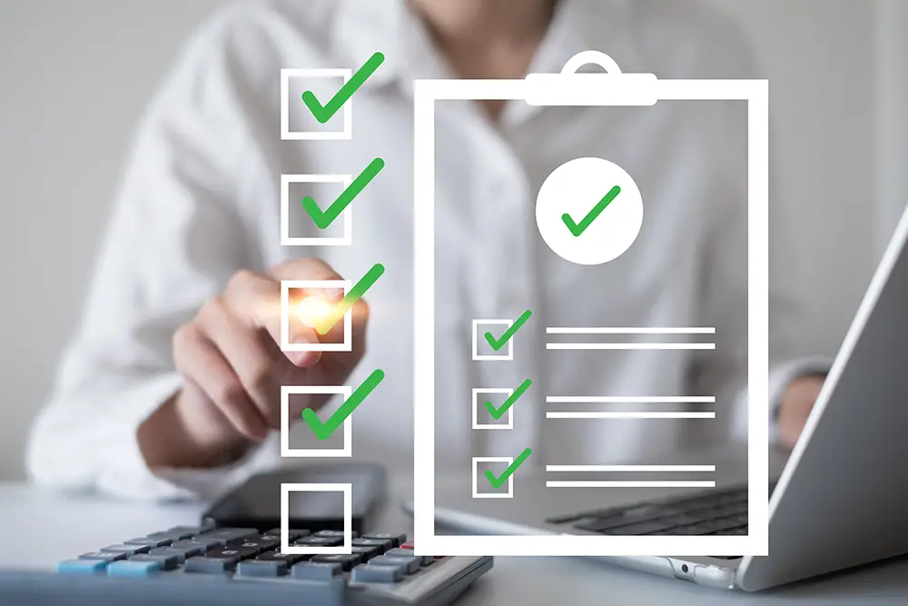 https://www.shutterstock.com/ja/image-photo/close-hand-businessman-doing-checklist-document-2623841623?trackingId=5f6d6ea6-003b-49df-a761-cb62561b62e0&listId=searchResults