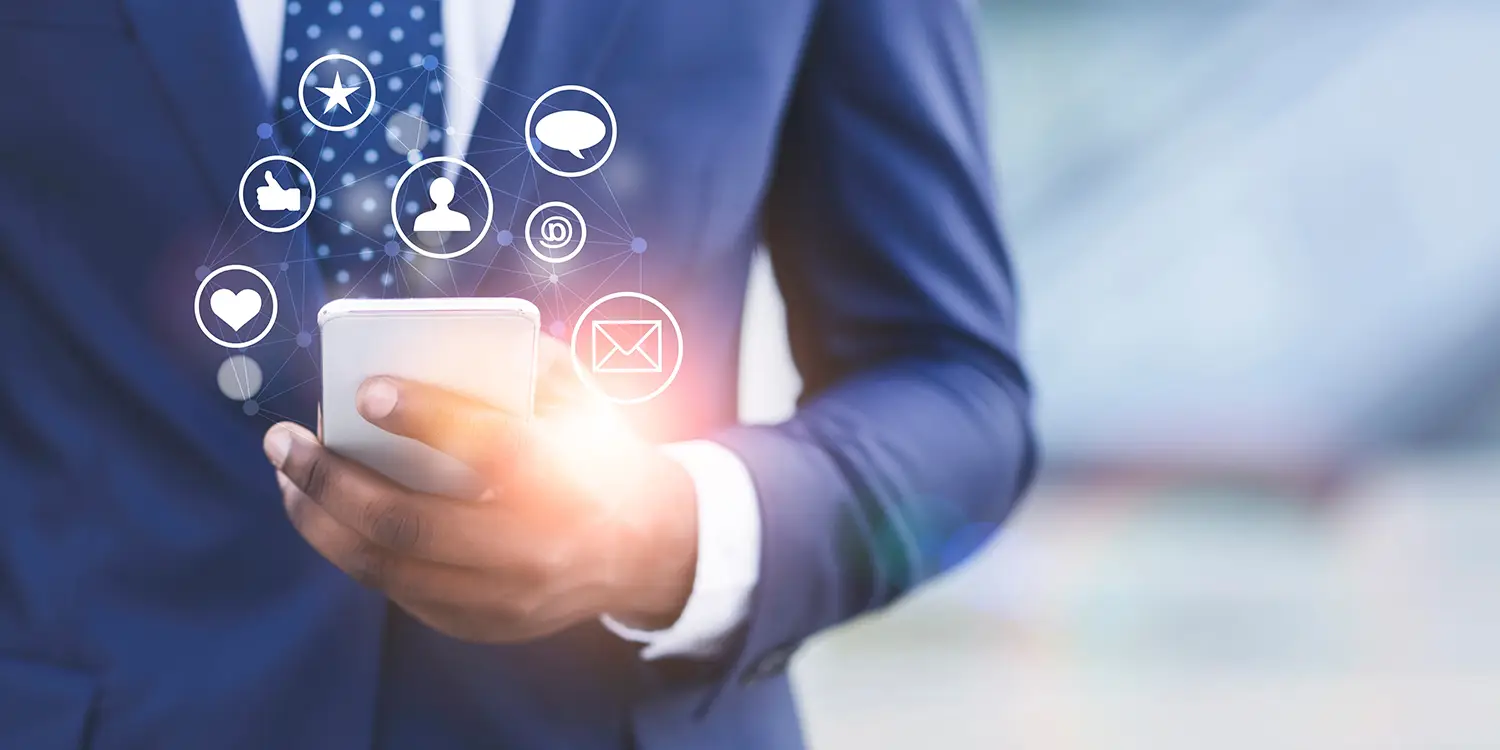 https://www.shutterstock.com/ja/image-photo/black-businessman-promoting-his-company-online-2629682939?trackingId=ee32cb56-3062-4844-9c8a-05807d45acce&listId=searchResults
