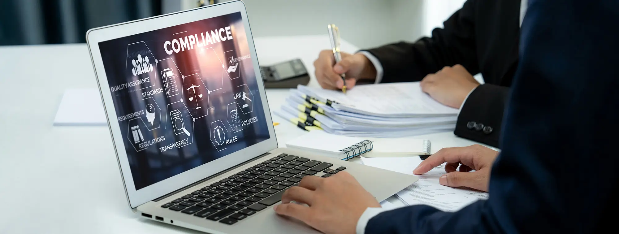 https://www.shutterstock.com/ja/image-photo/compliance-system-brisk-online-corporate-business-2629387067?trackingId=74a9352f-bb43-4f5a-9127-158ba89e4409&listId=searchResults