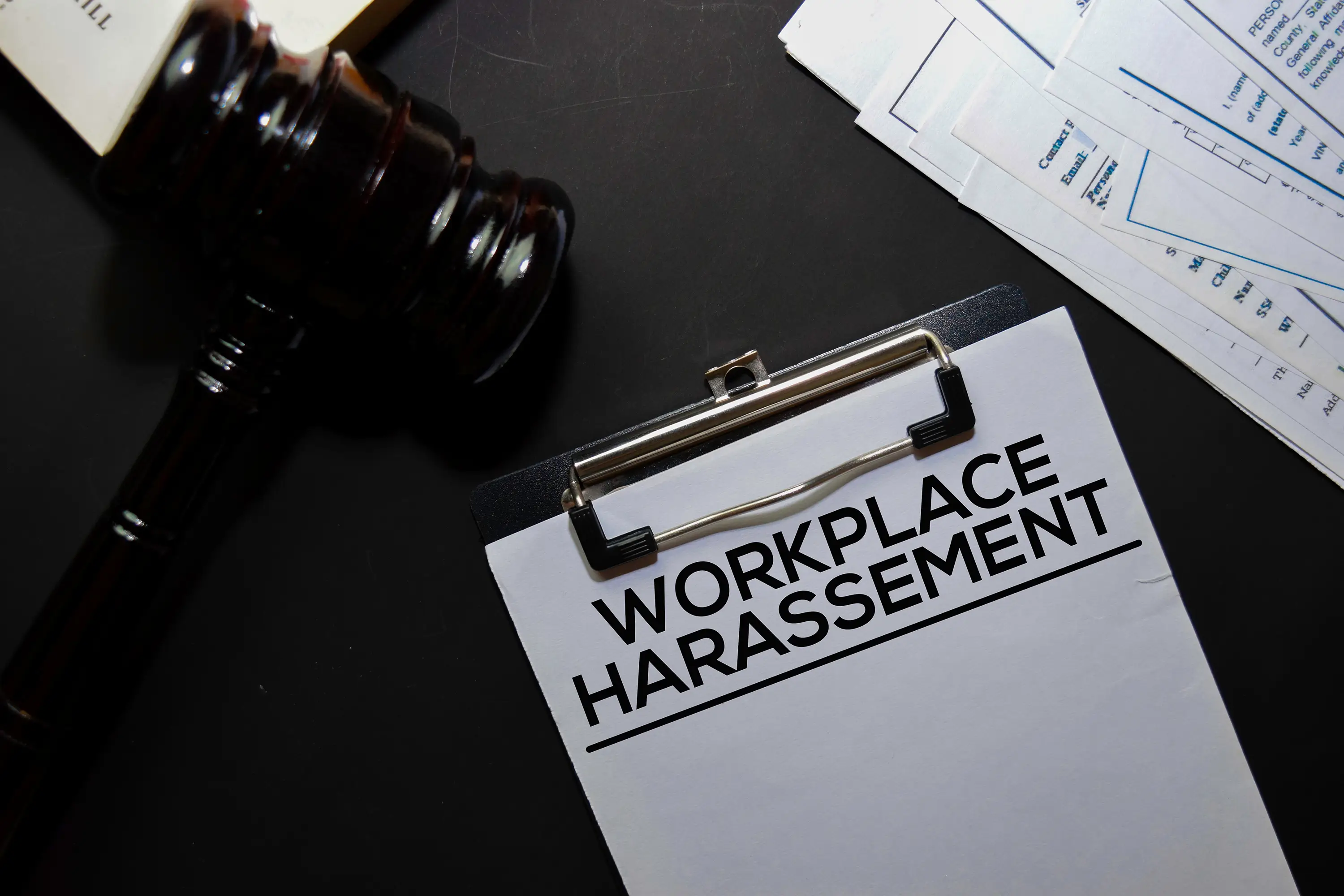 https://www.shutterstock.com/ja/image-photo/workplace-harassement-text-on-document-gavel-1510589552?trackingId=11cc44bc-e7d1-4f7f-abe1-11815799f864&listId=searchResults