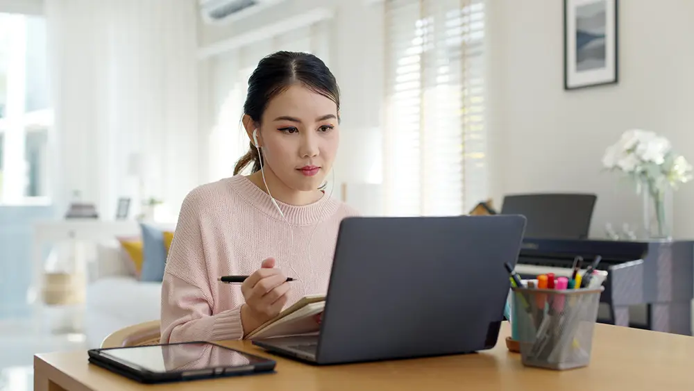 https://www.shutterstock.com/ja/image-photo/candid-young-attractive-asian-female-employee-1930925303?trackingId=15cca145-a271-4d61-a29d-2f4e7b3a4ba6&listId=searchResults