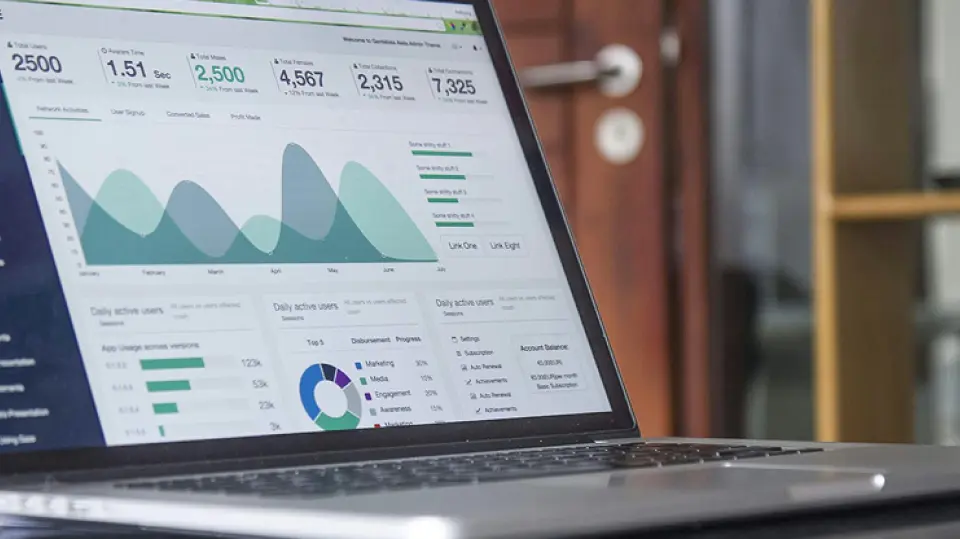 https://www.shutterstock.com/ja/image-photo/data-visualization-transforming-information-into-actionable-2575873645?trackingId=24399b9e-0a76-4144-94df-02831539a70b&listId=searchResults