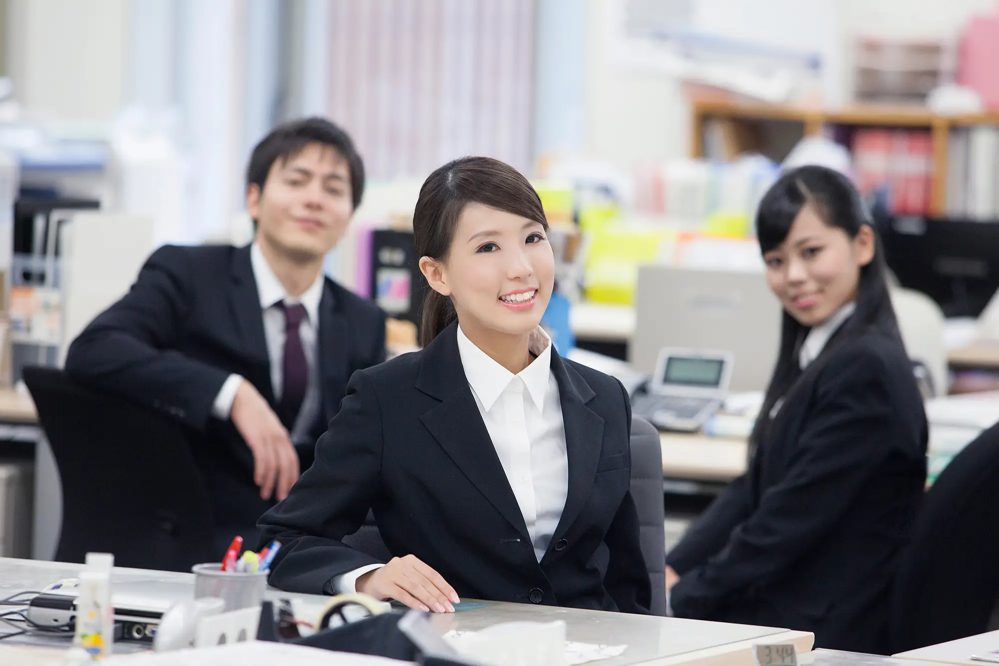 https://www.shutterstock.com/ja/image-photo/standing-businessman-fashion-business-concept-1220573452?trackingId=2823cb54-2e05-40a1-a391-520b1b1a70ba&listId=searchResults