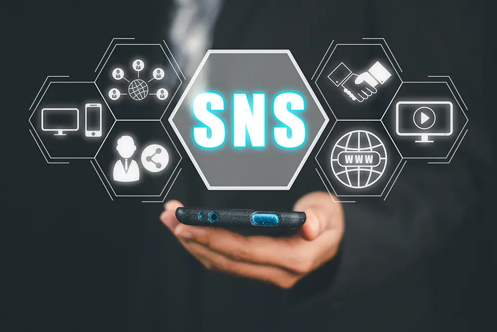 https://www.shutterstock.com/ja/image-photo/sns-social-networking-service-person-hand-2293730815?trackingId=efc40cd6-8707-4cf8-81c0-8348f5f22007&listId=searchResults