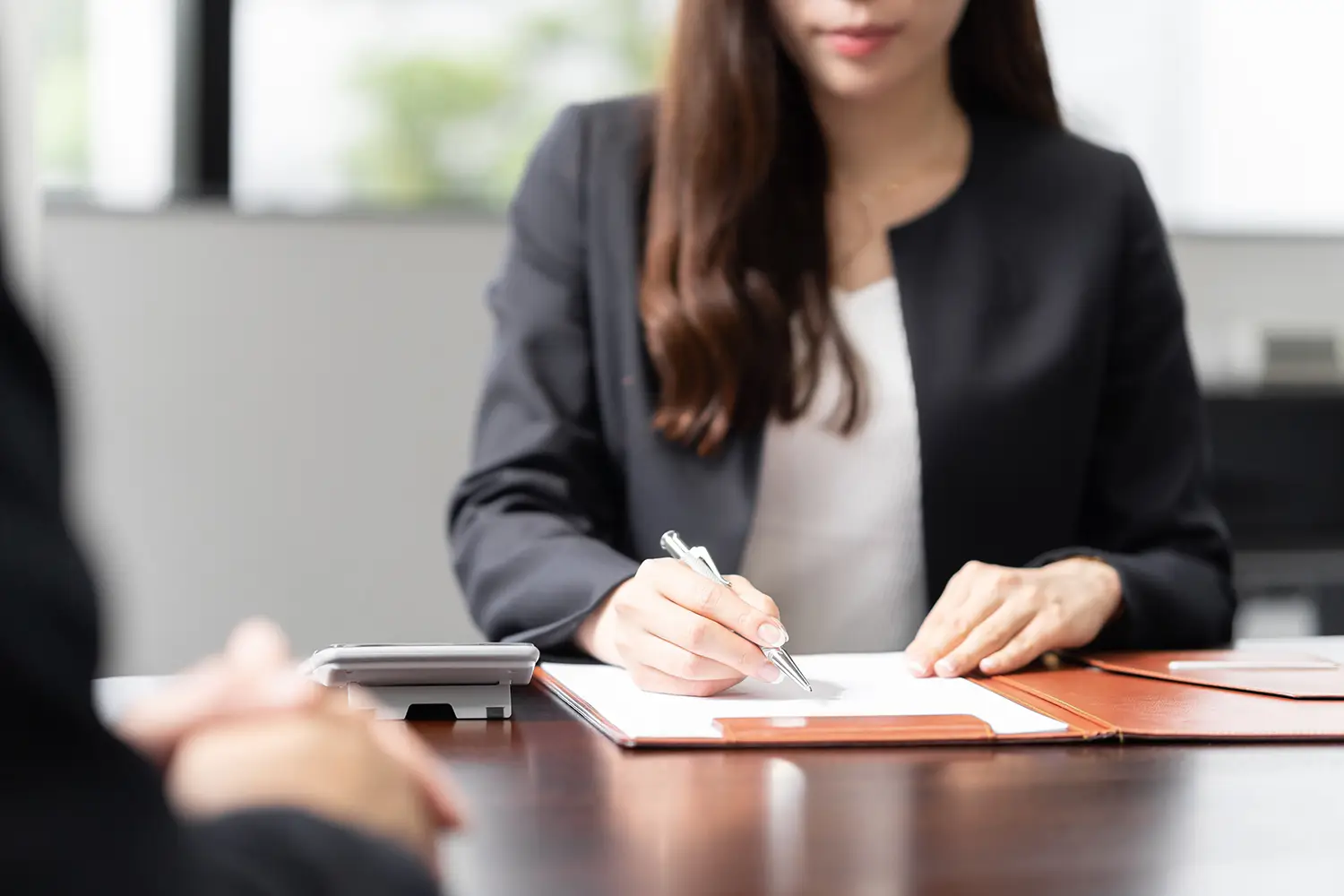 https://www.shutterstock.com/ja/image-photo/japanese-tax-accountant-hearing-about-your-1647277828?trackingId=1a73b373-3c9f-4036-8ebb-dff5d4ee8d75&listId=searchResults